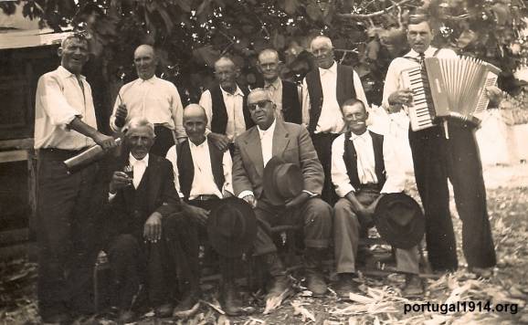António Joaquim Fraústo e alguns camaradas, muitos anos depois da guerra