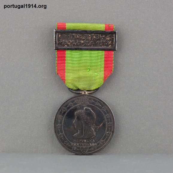 Medalha “No mar. 1916-1917-1918”.
