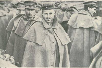 Soldados do C.E.P. no cais de desembarque em França.