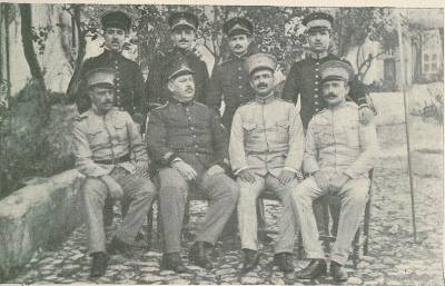 Fotografia de grupo de oficiais expedicionarios de infantaria 22 em África.