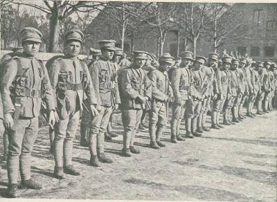 Soldados do Corpo Expedicionário Português em formatura.