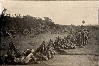 Tropas do Corpo Expedicionario Portugues em descanso junto das primeiras linhas