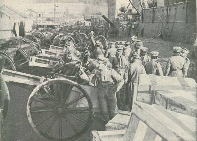 Artilharia do C.E.P. acabada de desembarcar no porto em França.