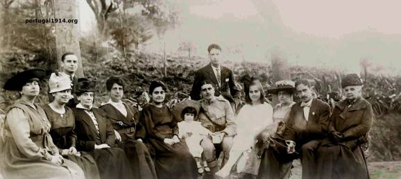 Dr. Luis Carlos da Costa Guerra Charters d’Azevedo na Villa Portela, com a sua familia