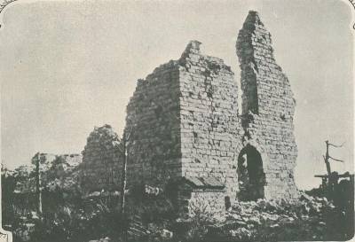 Um edifício em ruinas na frente portuguesa.