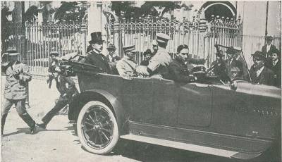 Sidónio Pais saindo da assembleia de voto em Belem.