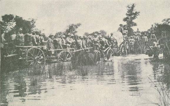 Passagem do rio Sinde pela expedição em Angola
